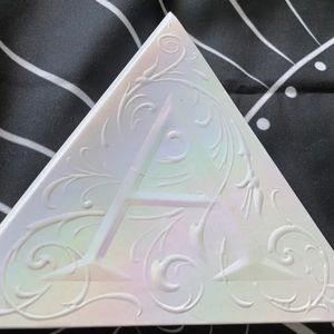 KVD Beauty Alchemist Highlighter Palette